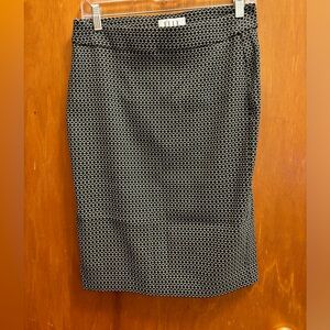 Black and White Patterned Pencil Skirt